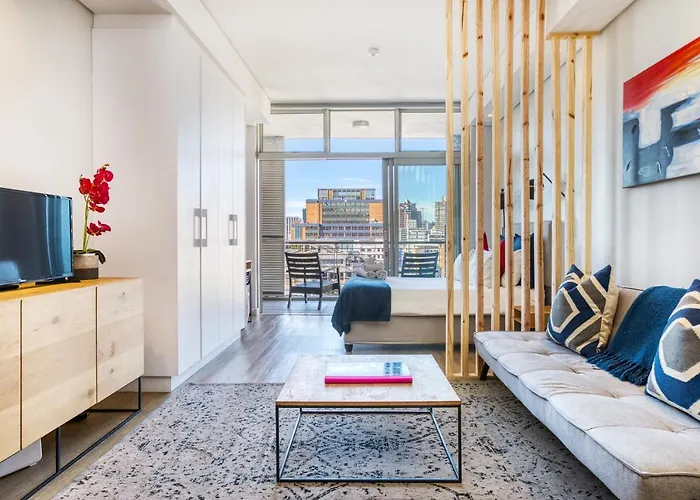 Backup-Powered Urban Sanctuary Near Table Mountain