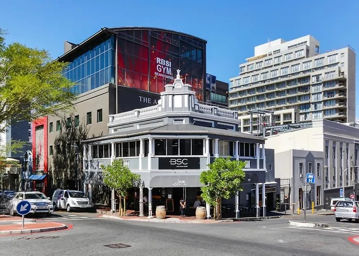 Backup-Powered Urban Sanctuary Near Table Mountain