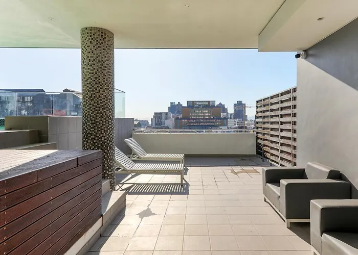 Backup-Powered Urban Sanctuary Near Table Mountain