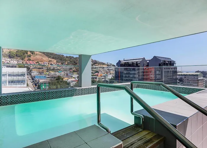 Backup-Powered Urban Sanctuary Near Table Mountain