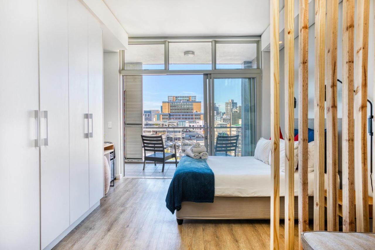 Backup-powered Urban Sanctuary Near Table Mountain